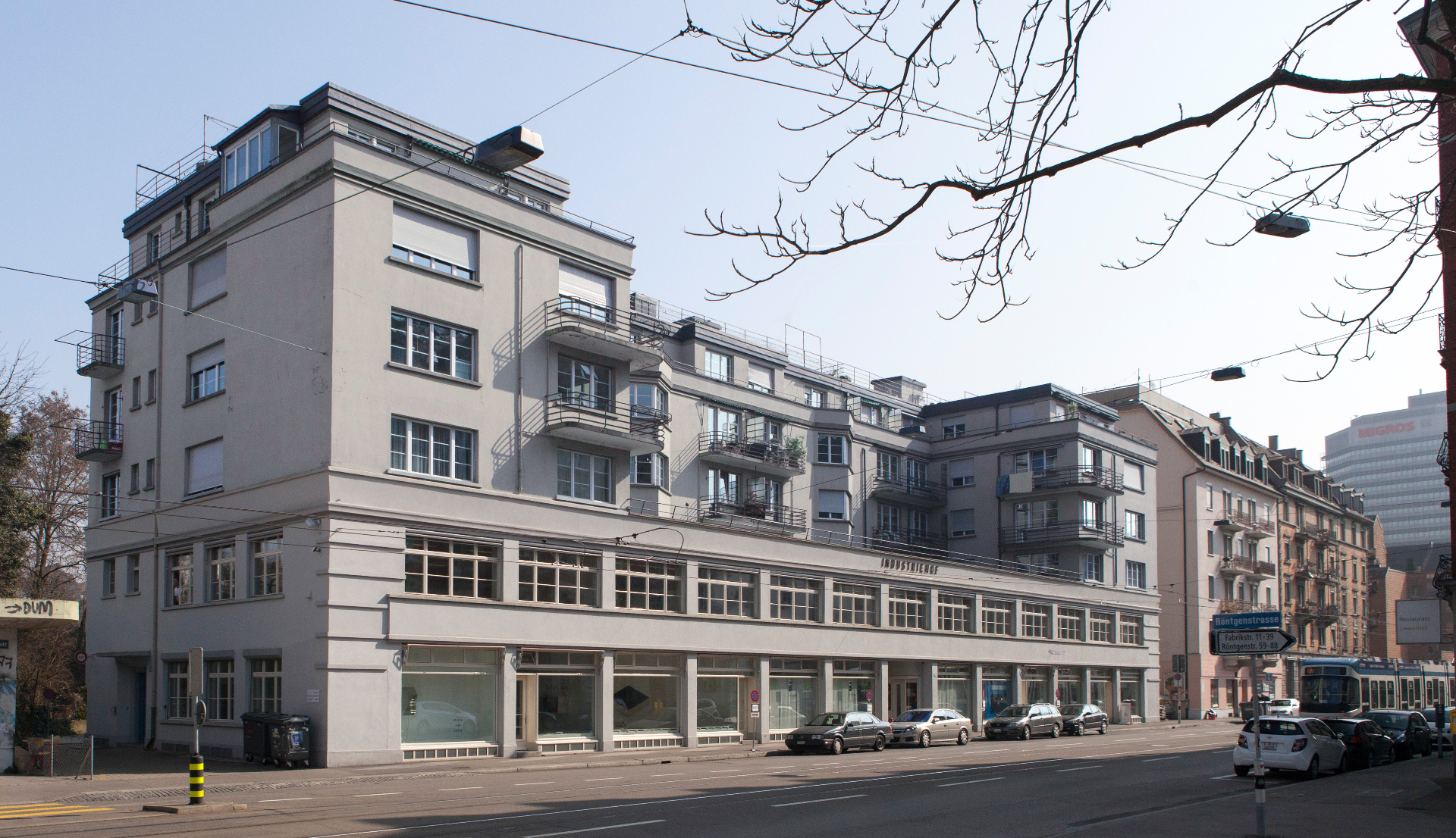 Fassade des Industriehofs an der Limmatstrasse in Zürich